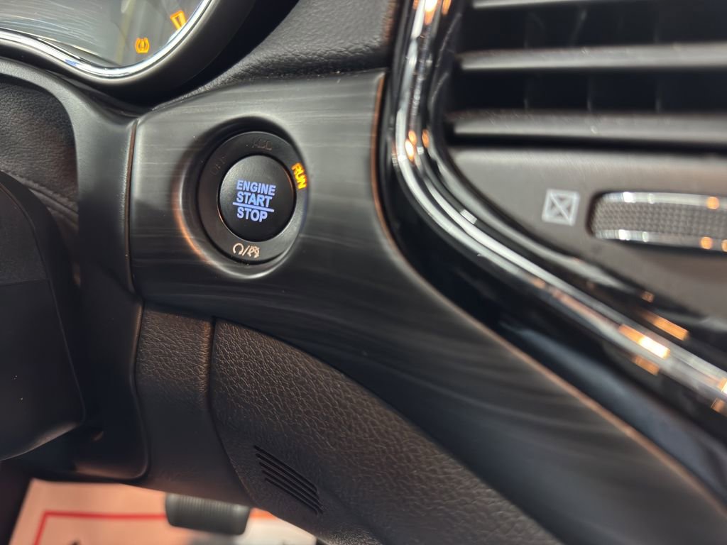 Used 2019 Jeep Grand Cherokee Laredo w/ Laredo X Package image 27