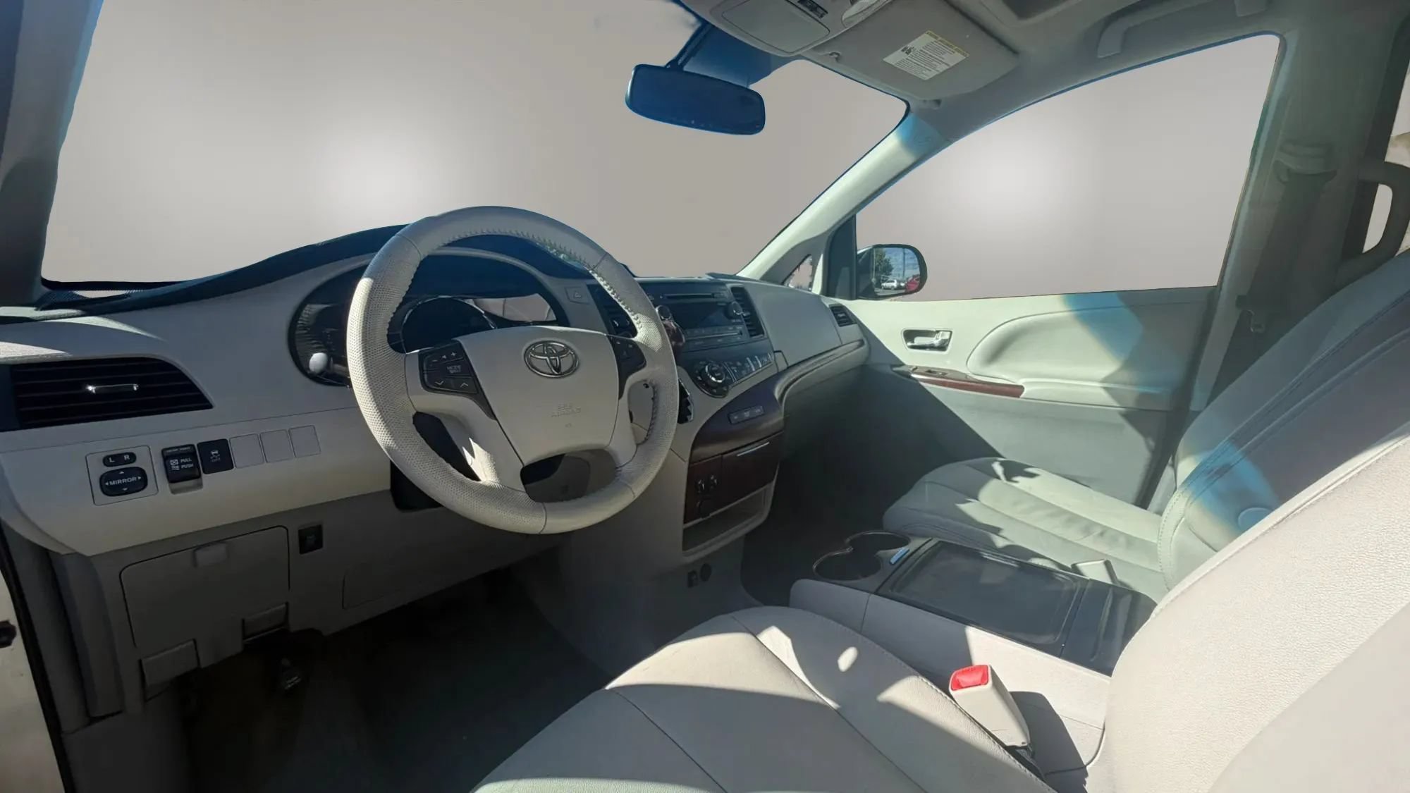 Used 2013 Toyota Sienna XLE FWD image 9