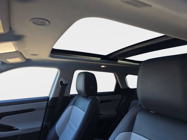 Certified 2025 Land Rover Range Rover Evoque Dynamic SE image 29
