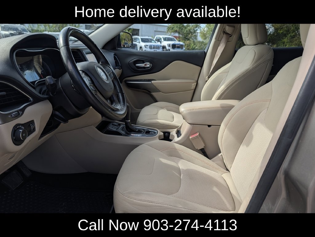 Used 2019 Jeep Cherokee Latitude w/ Cold Weather Group FWD image 27