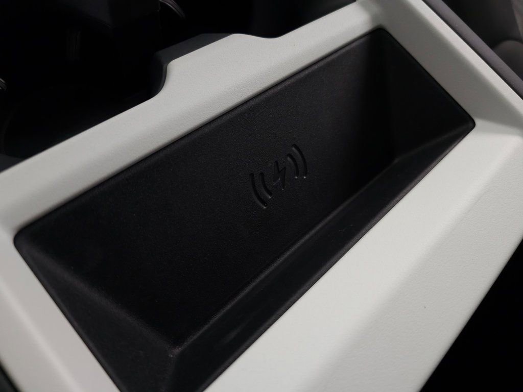 Used 2025 Land Rover Defender 110 S image 35