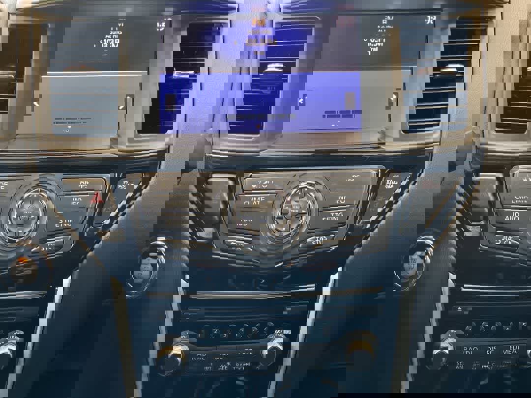 Used 2017 Nissan Pathfinder SV image 19