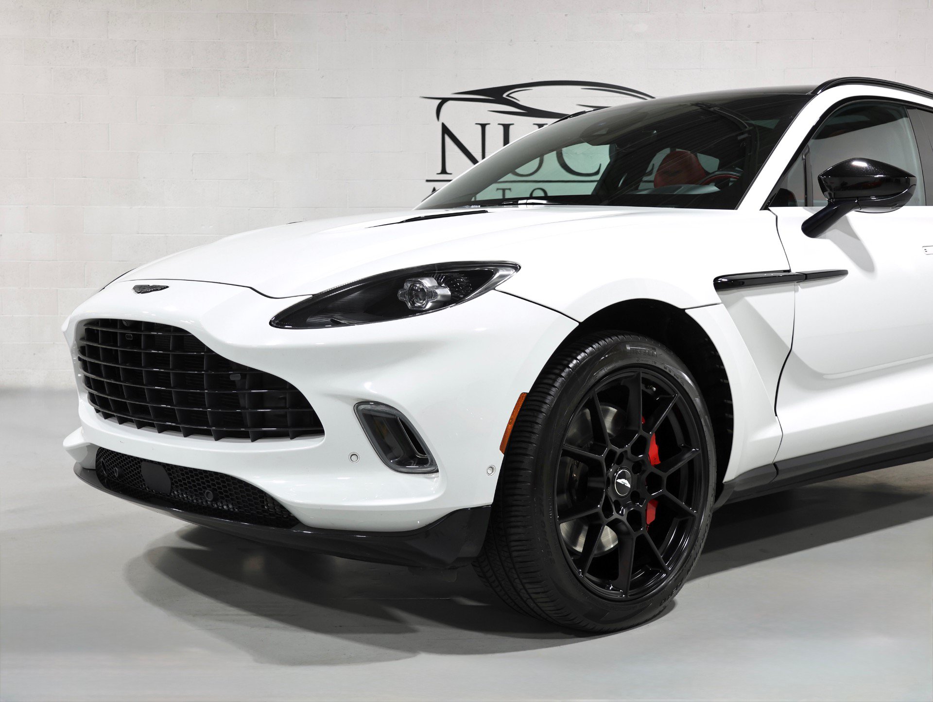 Used 2021 Aston Martin DBX AWD/4WD image 31