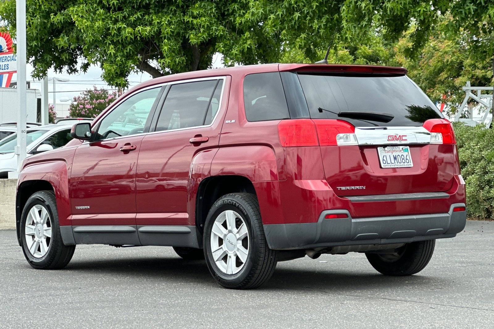 Used 2010 GMC Terrain SLE FWD image 6