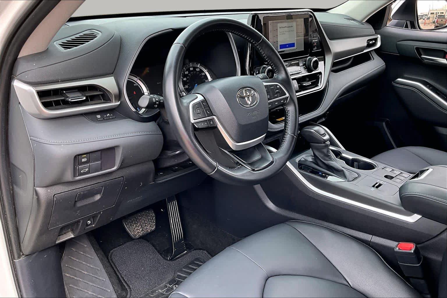 Used 2025 Toyota Highlander XLE AWD/4WD image 17
