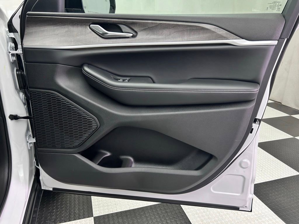 New 2025 Jeep Grand Cherokee Limited w/ Luxury Tech Group II image 21