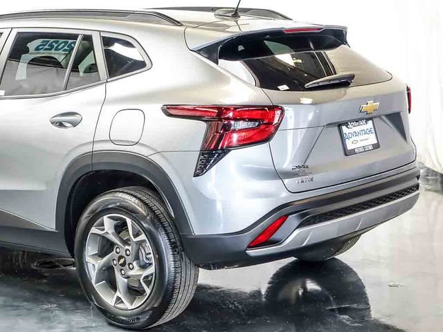Certified 2025 Chevrolet Trax LT FWD image 10