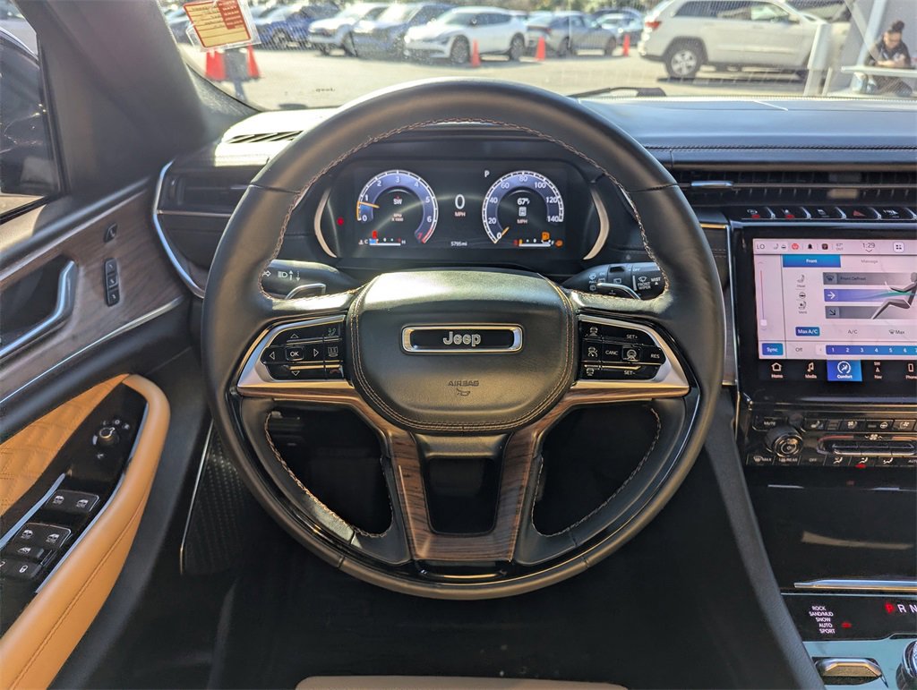 Used 2025 Jeep Grand Cherokee Summit w/ Obsidian Package image 17