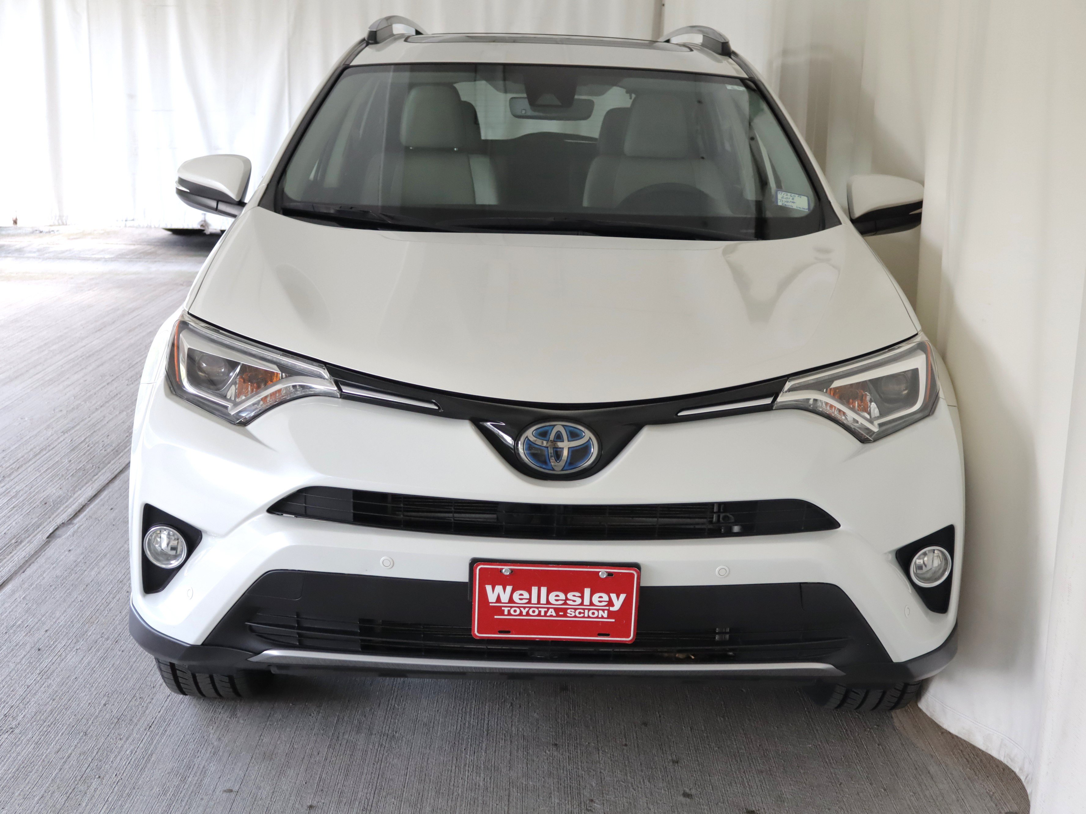 Used 2018 Toyota RAV4 Limited AWD/4WD image 6