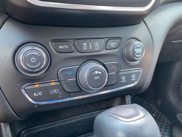 Certified 2020 Jeep Cherokee Latitude Plus w/ Cold Weather Group AWD/4WD image 25