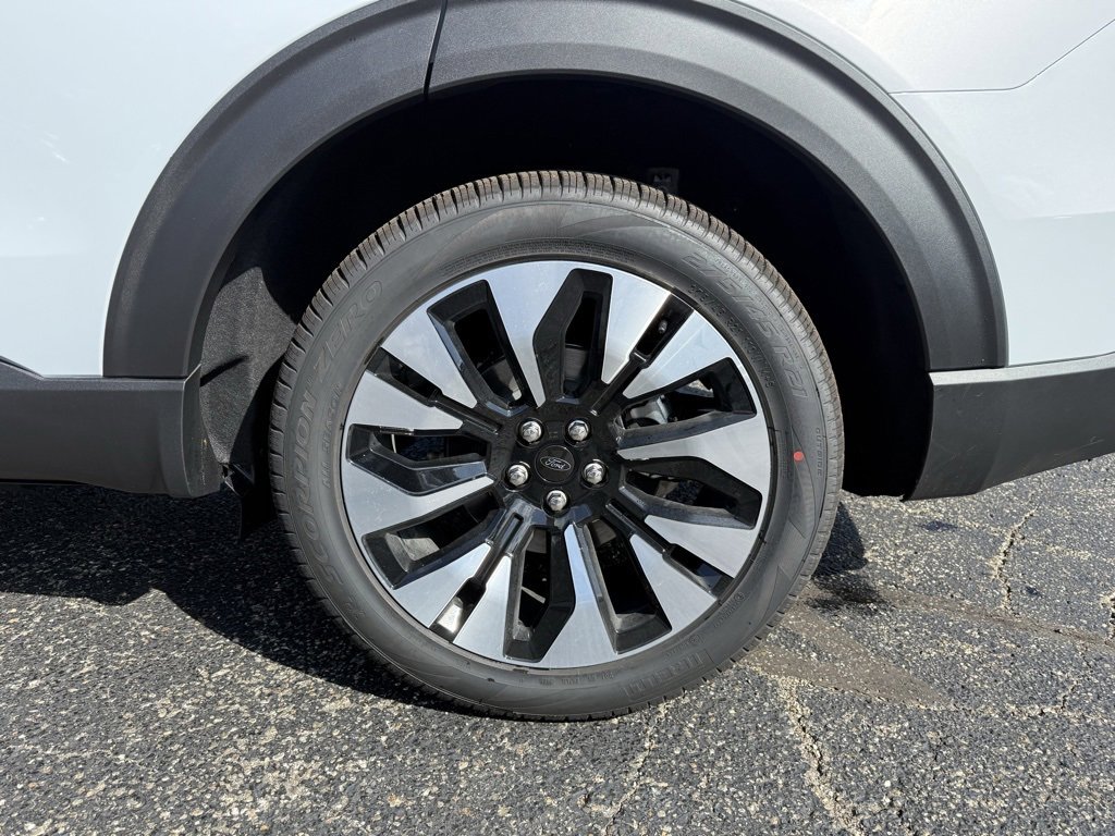 New 2025 Ford Explorer Platinum image 12