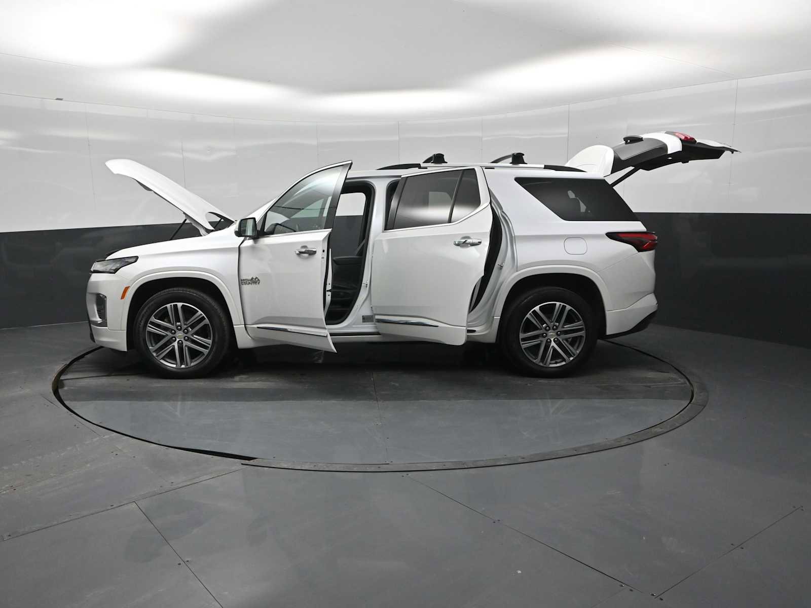 Used 2023 Chevrolet Traverse High Country image 38