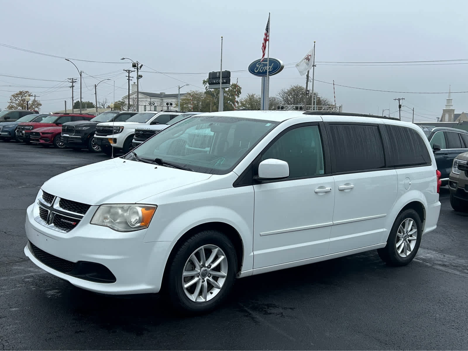 Used 2014 Dodge Grand Caravan SXT w/ UConnect Hands-Free Group image 2