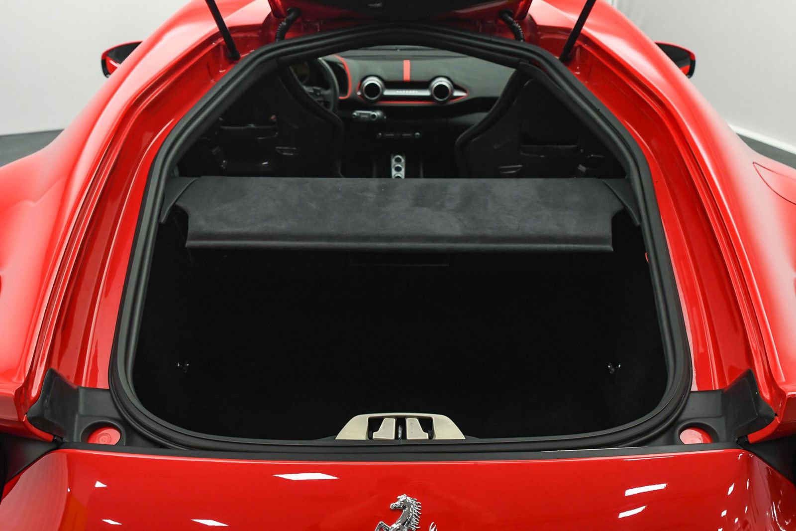 Used 2018 Ferrari 812 Superfast RWD image 7