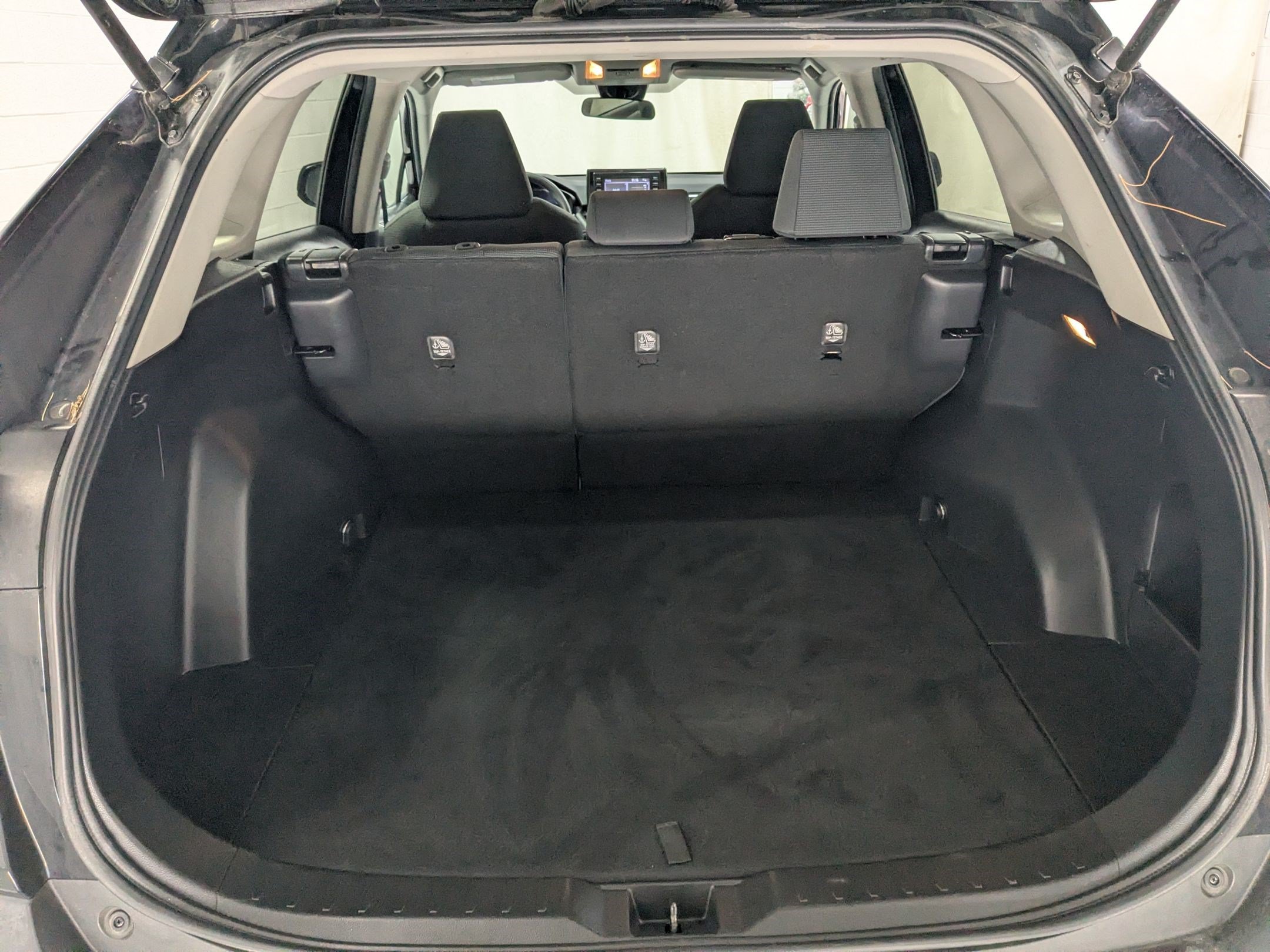 Used 2021 Toyota RAV4 LE FWD image 25