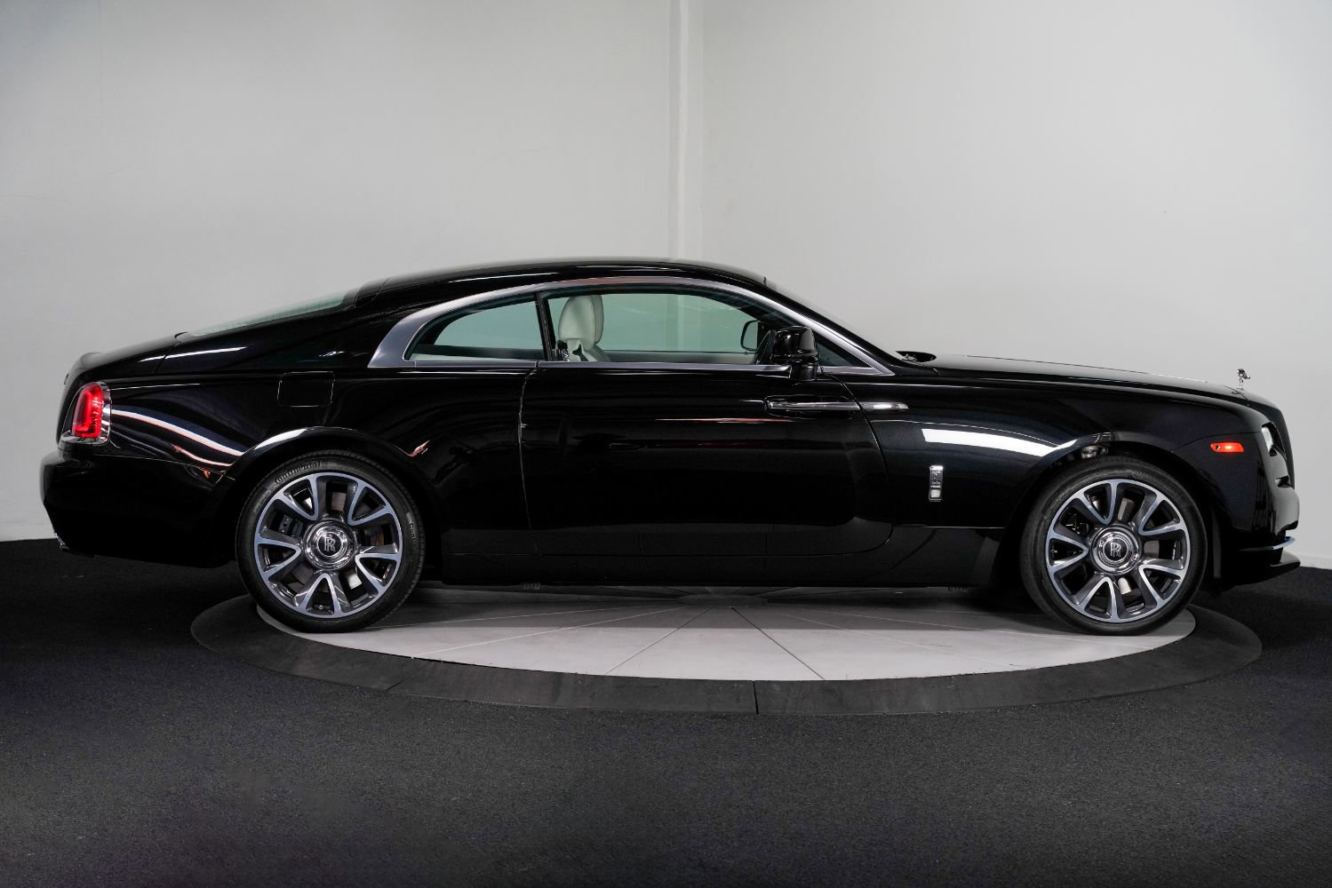 Used 2017 Rolls-Royce Wraith image 9