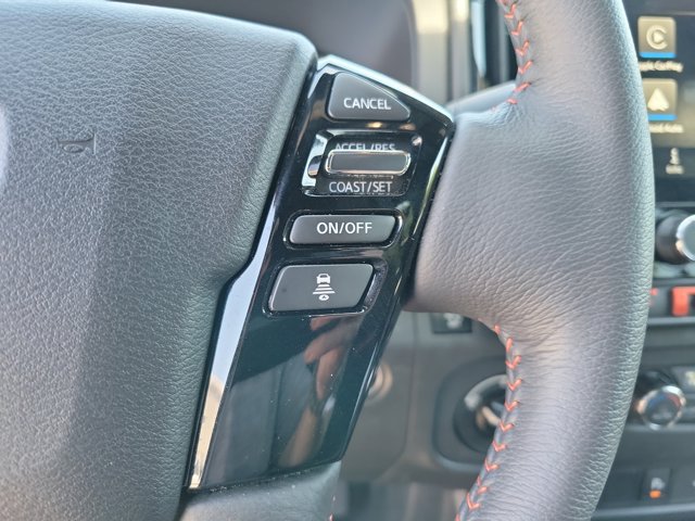 Used 2025 Nissan Frontier PRO-4X AWD/4WD image 17