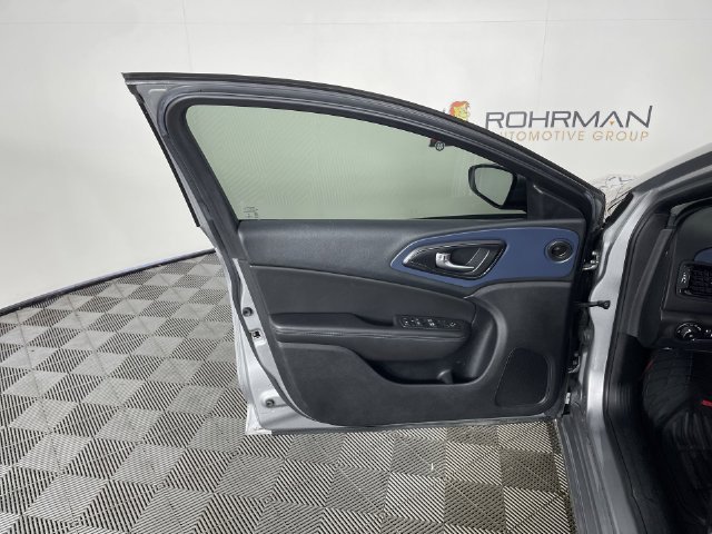 Used 2015 Chrysler 200 S w/ Comfort Group FWD image 32