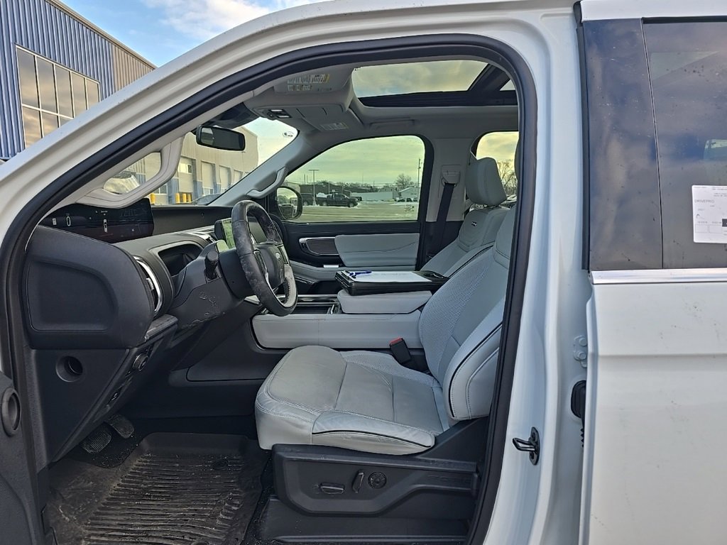 Used 2025 Ford Expedition Platinum w/ Platinum Ultimate Package image 10
