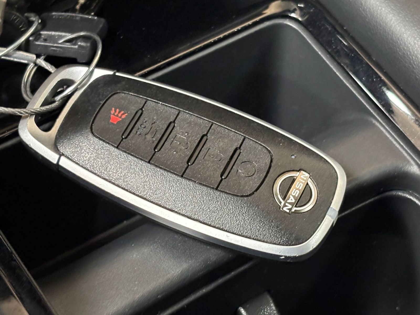 Used 2025 Nissan Pathfinder SV FWD image 27