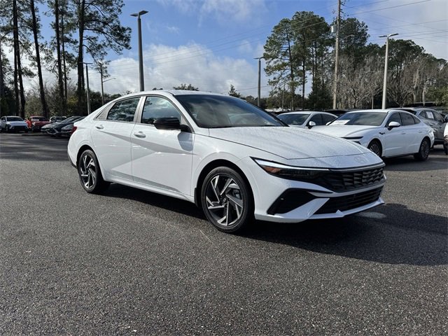 New 2025 Hyundai Elantra SEL image 1