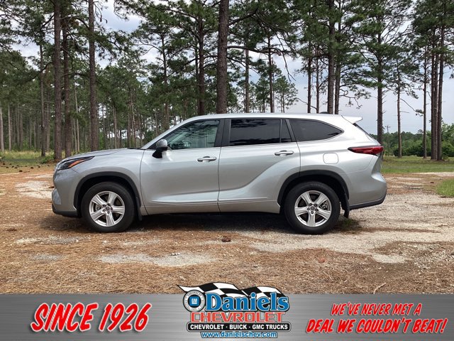 Used 2023 Toyota Highlander L image 1