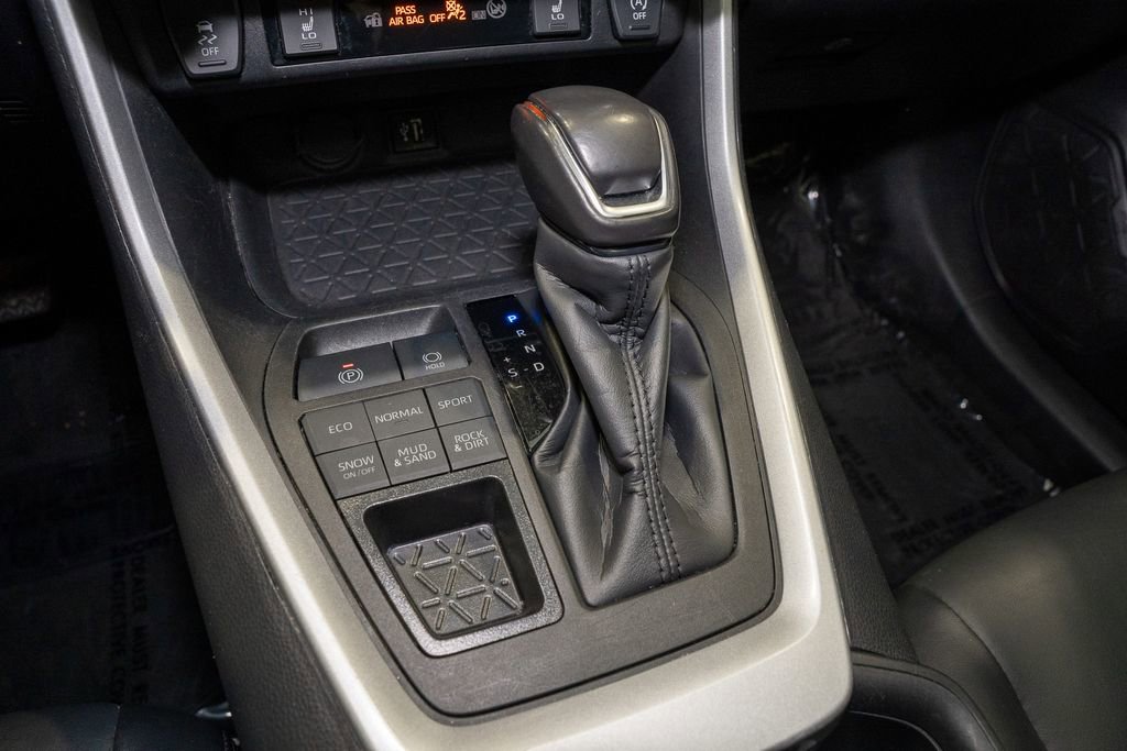 Used 2023 Toyota RAV4 XLE Premium image 17