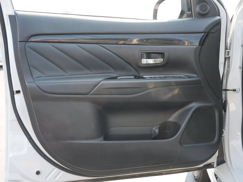Used 2018 Mitsubishi Outlander GT AWD/4WD image 13