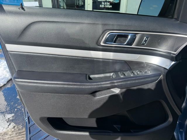 Used 2017 Ford Explorer XLT w/ Equipment Group 202A image 12