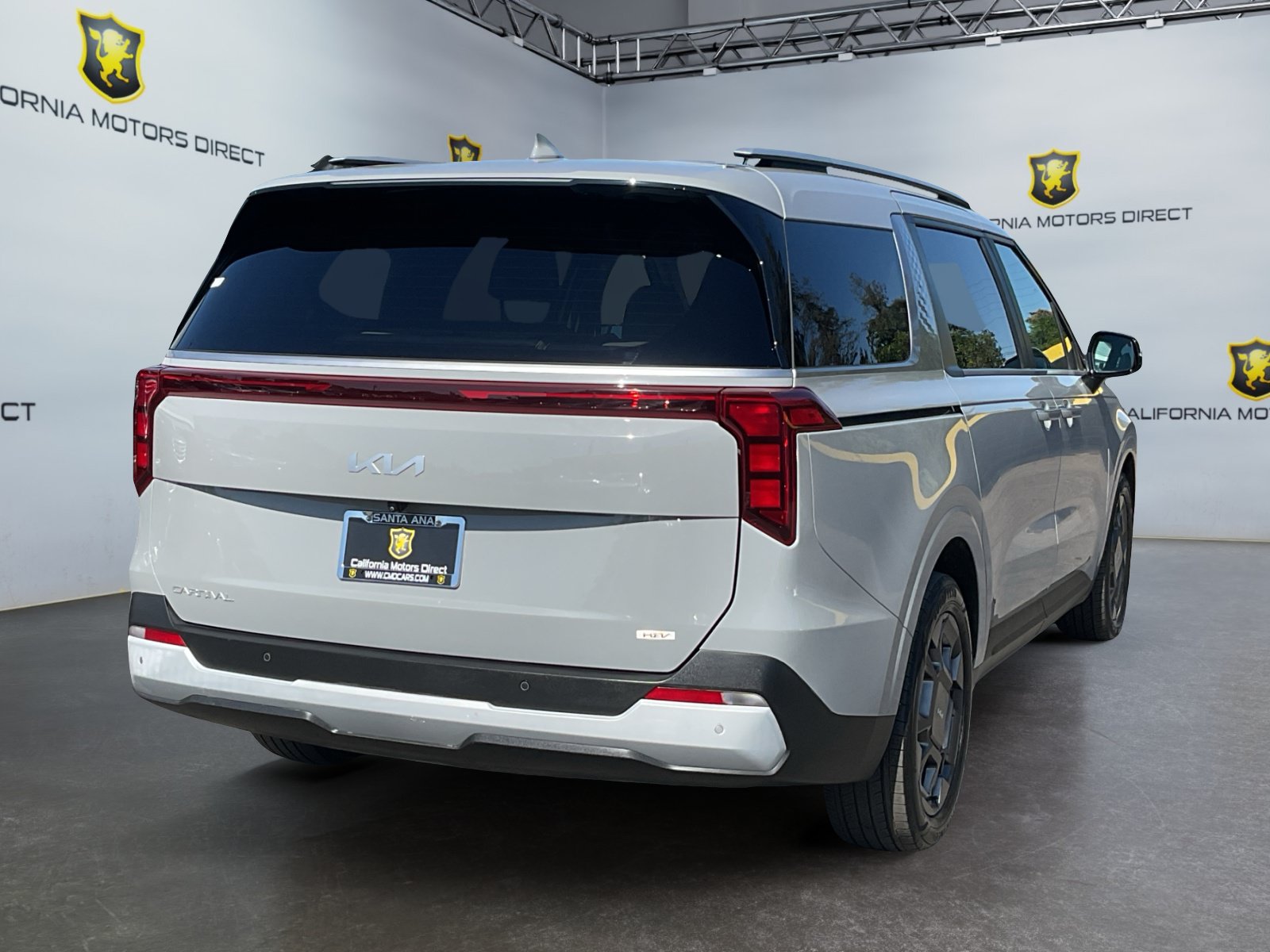 Used 2025 Kia Carnival EX FWD image 5