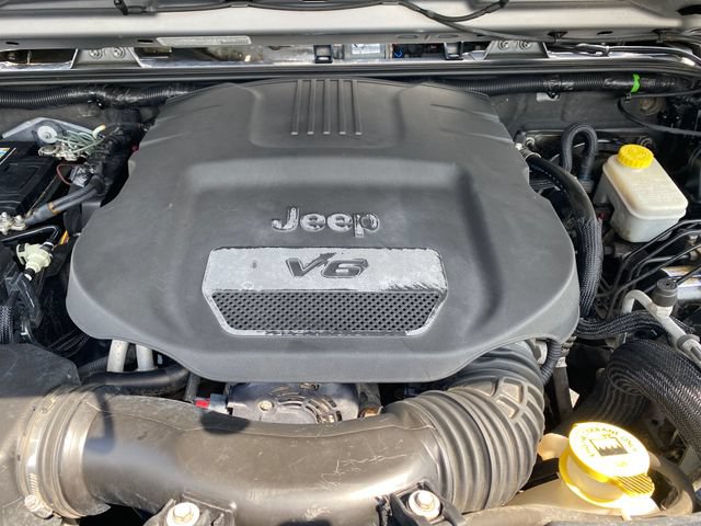Used 2014 Jeep Wrangler Sport w/ Quick Order Package 24S AWD/4WD image 17