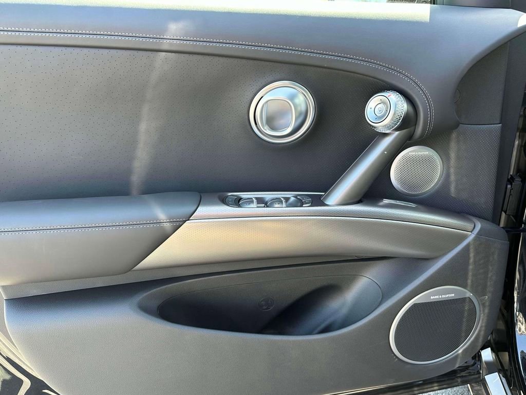 New 2024 Genesis GV60 Advanced image 18