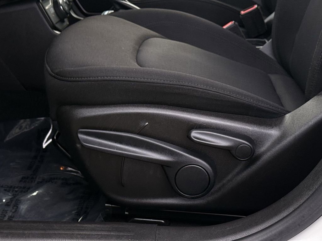 Used 2023 Jeep Renegade Latitude image 14