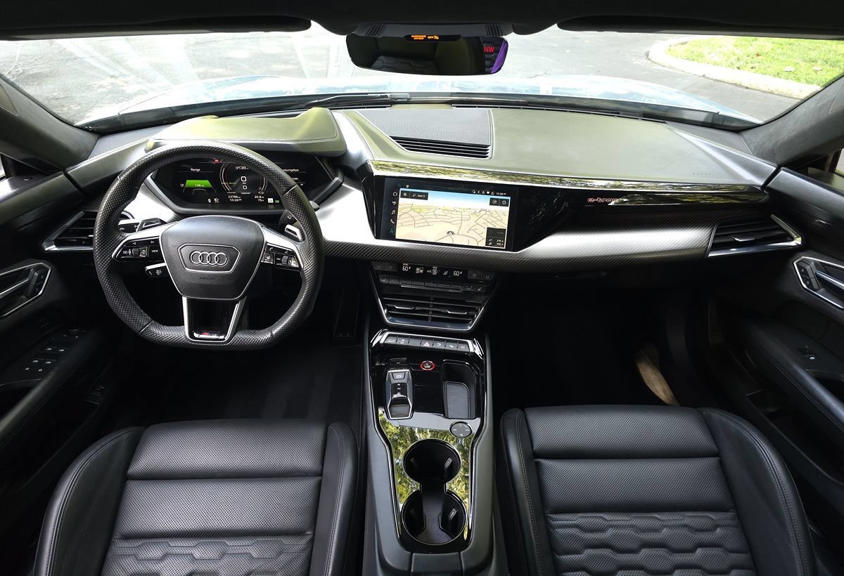 Used 2022 Audi RS e-tron GT w/ Carbon Performance Package AWD/4WD image 9
