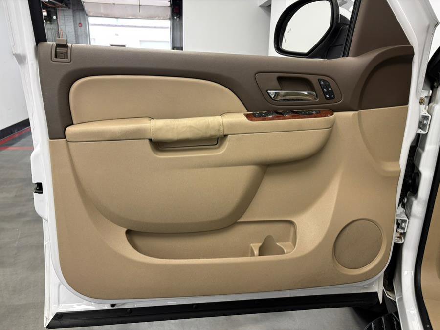 Used 2014 Chevrolet Suburban LTZ image 27