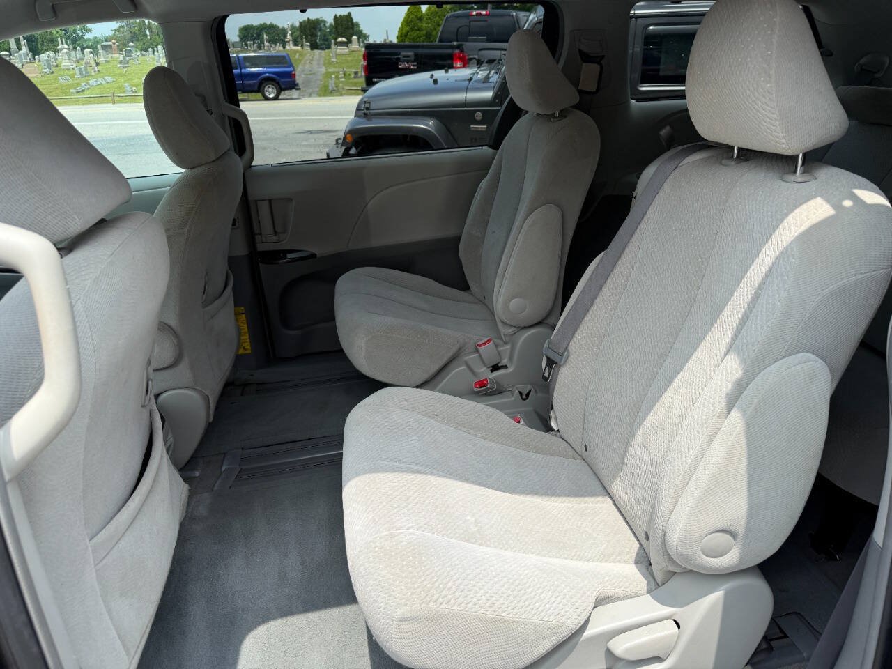 Used 2011 Toyota Sienna LE FWD image 21