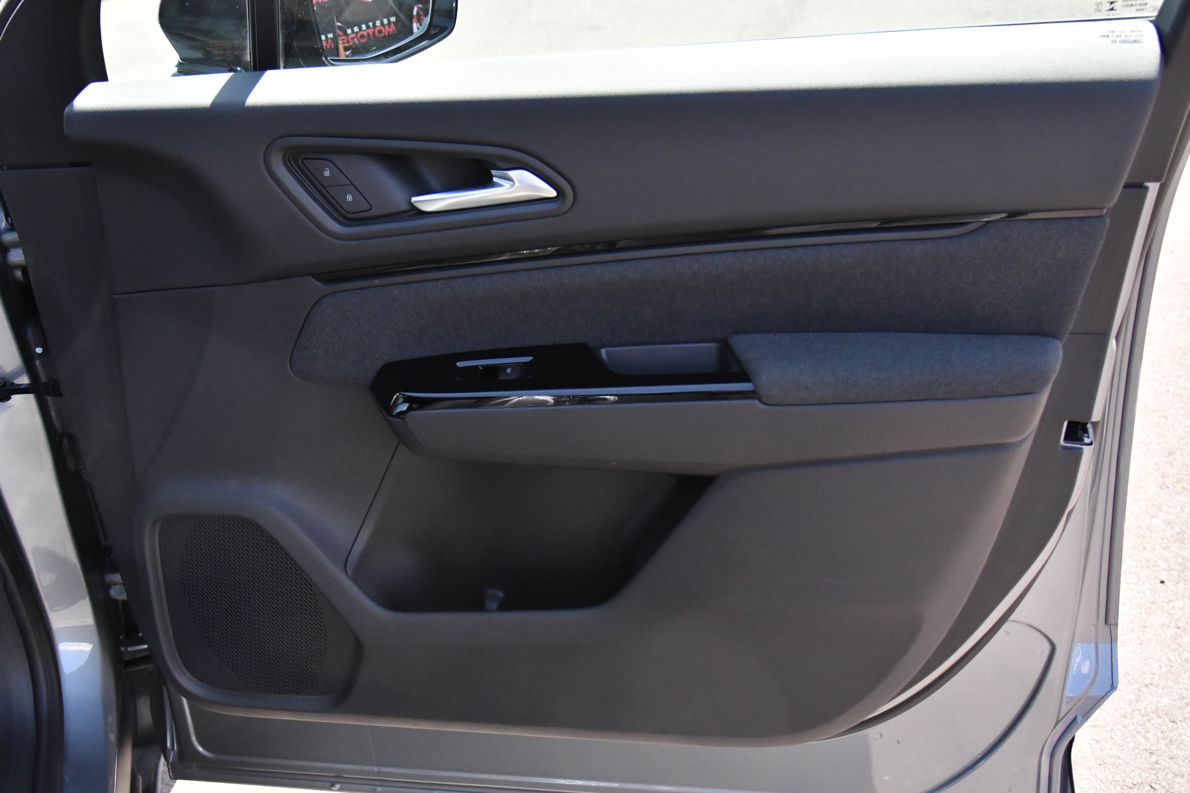 Used 2024 Honda Prologue EX image 45