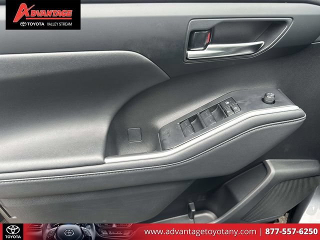 Used 2024 Toyota Highlander XLE AWD/4WD image 22