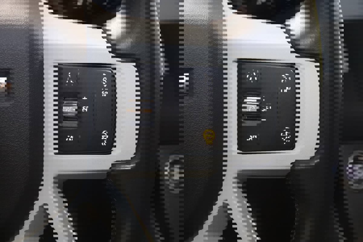 Used 2022 Land Rover Defender 110 SE image 38