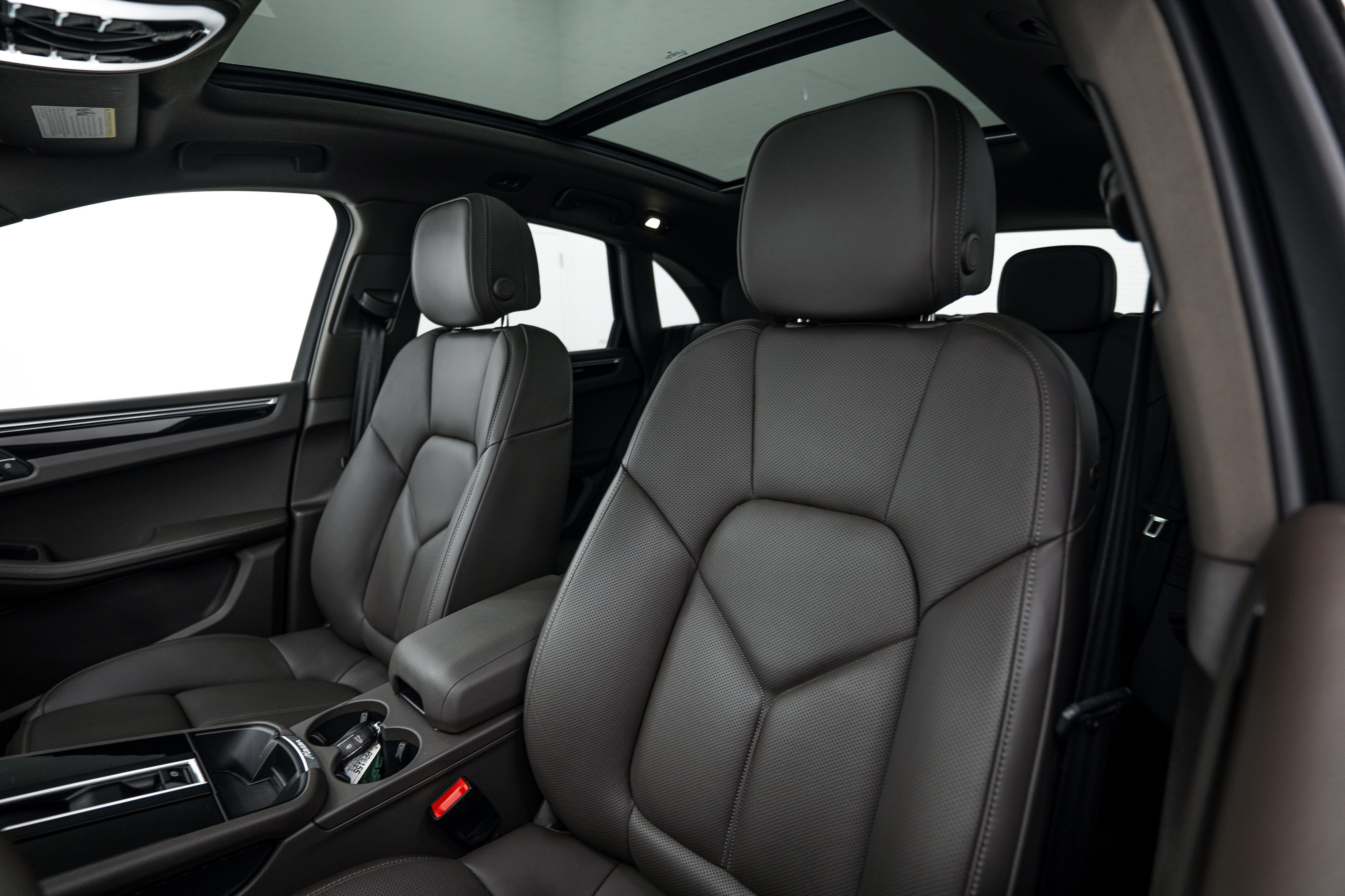 Certified 2024 Porsche Macan S AWD/4WD image 21