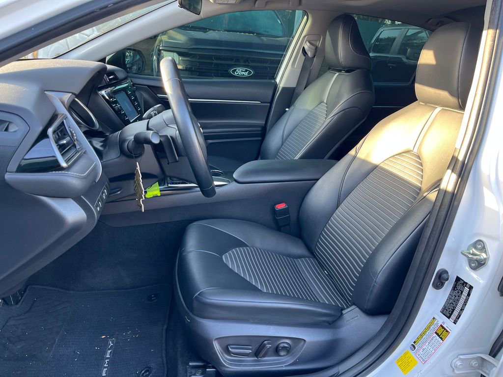 Used 2020 Toyota Camry SE image 5