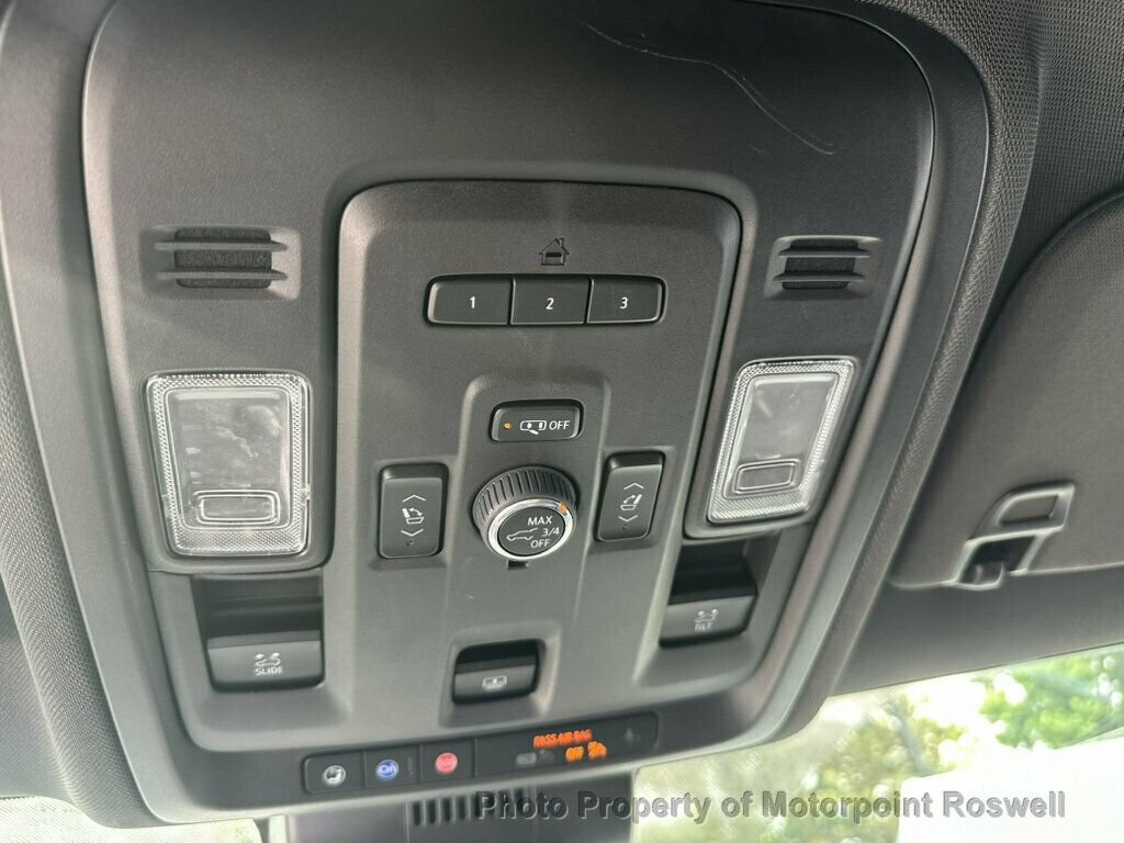 Used 2023 GMC Yukon XL SLT w/ SLT Premium Package RWD image 15