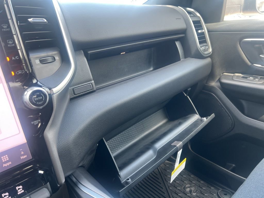 New 2026 RAM 1500 4x4 Crew Cab image 43