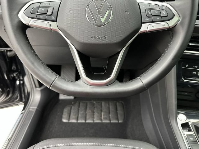 Used 2025 Volkswagen Taos SE AWD/4WD image 15