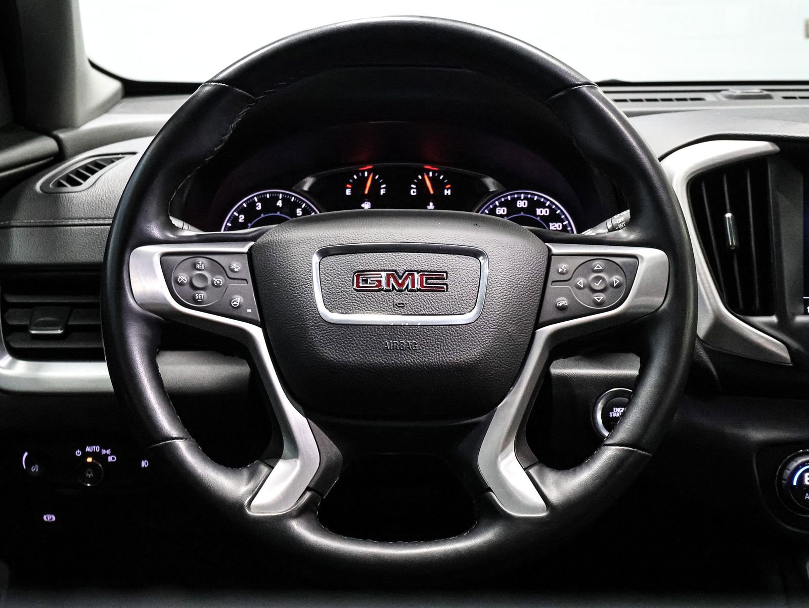 Used 2024 GMC Terrain SLT image 30