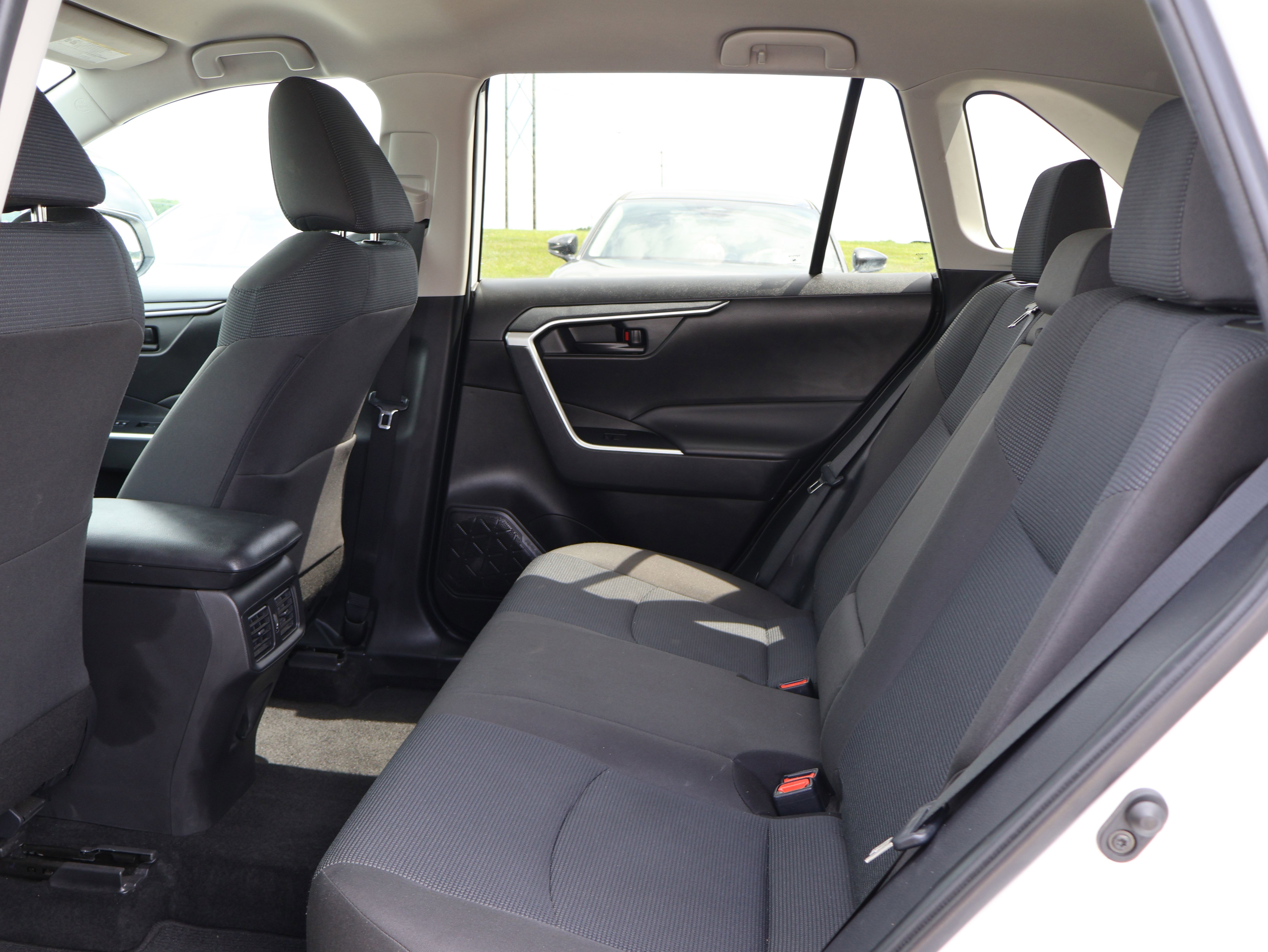 Used 2022 Toyota RAV4 LE w/ Carpet Mat Package (TMS) AWD/4WD image 15