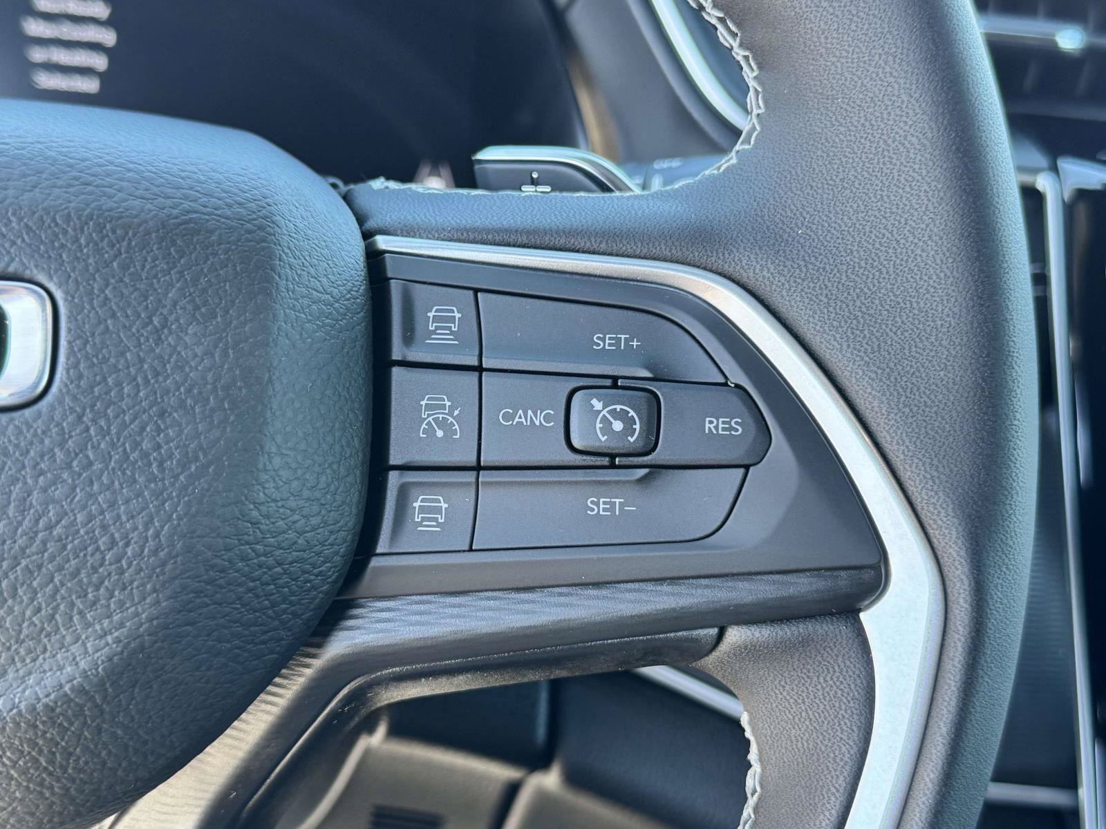 New 2025 Jeep Grand Cherokee Altitude AWD/4WD image 9