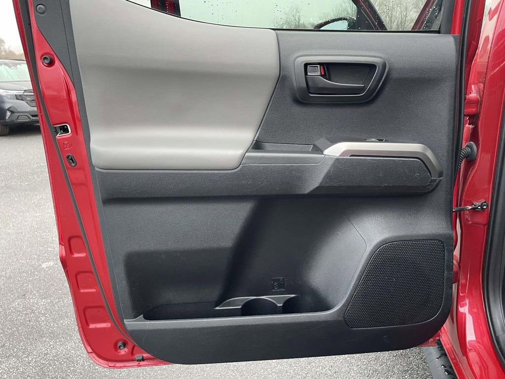 Used 2020 Toyota Tacoma SR5 image 2