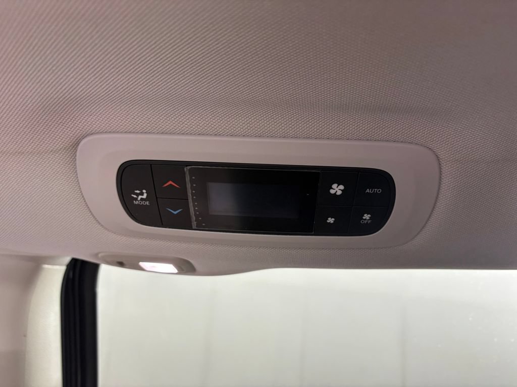 Used 2021 Chrysler Pacifica Touring-L AWD/4WD image 28