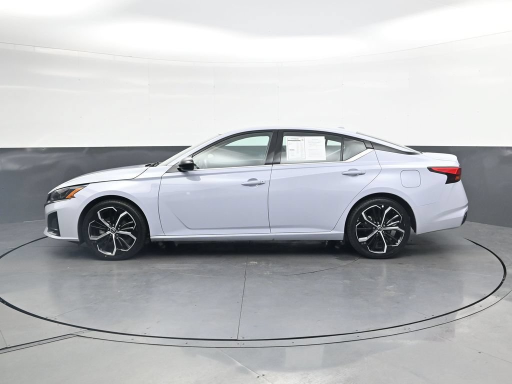 Used 2025 Nissan Altima 2.5 SR FWD image 11